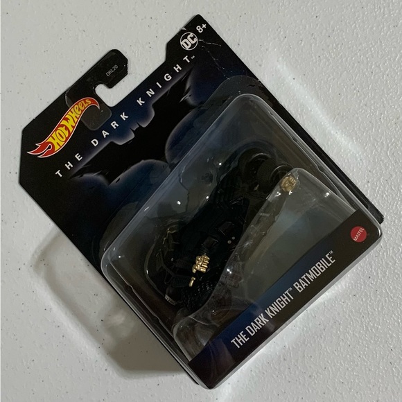 Hot Wheels x Batman: The Dark Knight Batmobile-NWT - Picture 3 of 9